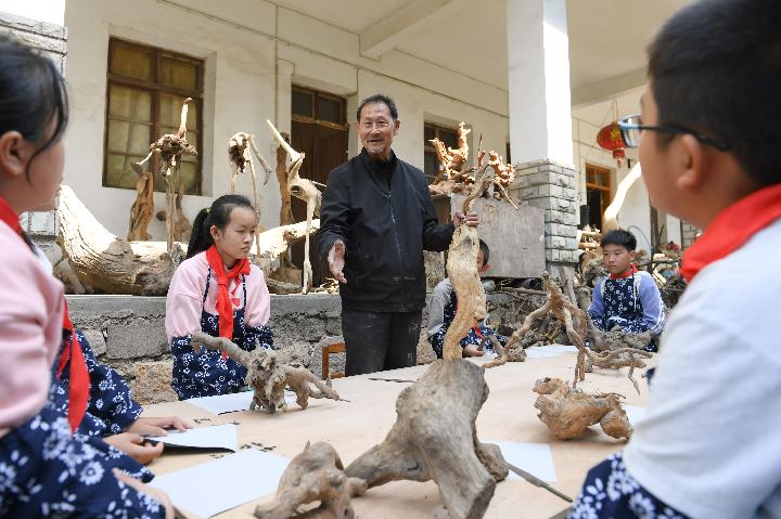 非遺課程進(jìn)校園 傳統(tǒng)文化潤童心