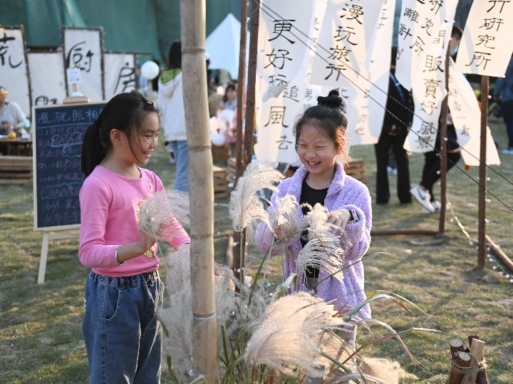 杭州：廢棄礦坑變身戶(hù)外休閑地