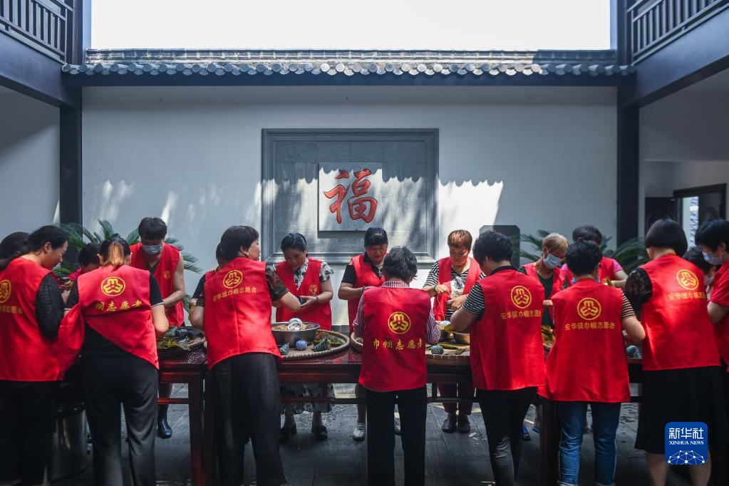 愛心食堂飄“粽”香